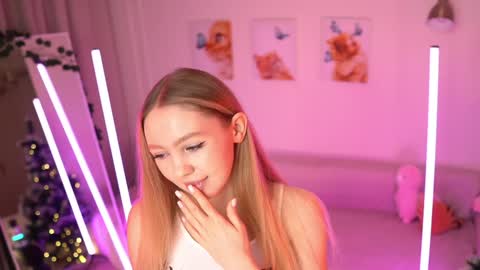 Snapshot of avroramy chatting on January 2025 05:31:02 PM Avrora online show from January 2025 05:31:02 PM