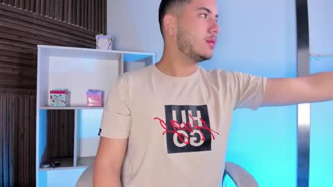 axel_grey_ online show from October 2025 12:15:01 PM