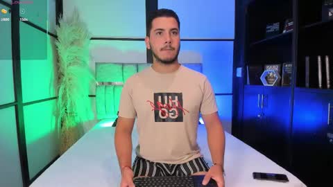 axel_grey_ online show from December 2025 12:24:02 PM