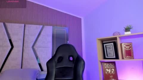 Snapshot of axel_grey_ chatting on April 2026 01:03:02 PM axel_grey_ online show from April 2026 01:03:02 PM
