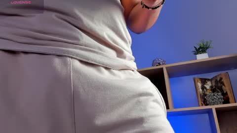 Snapshot of axel_grey_ chatting on April 2026 12:37:01 PM axel_grey_ online show from April 2026 12:37:01 PM