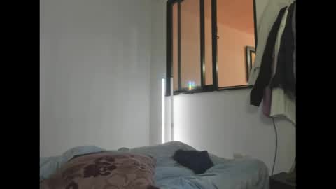 axel_hendrick online show from May 2026 02:02:01 PM