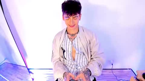 Snapshot of axel_inkshade chatting on January 2026 01:33:01 AM Axel online show from January 2026 01:33:01 AM