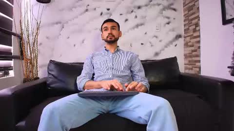 Axel Moon online show from November 2025 03:46:02 PM