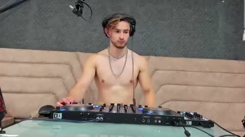Axel  online show from June 2026 01:34:02 PM