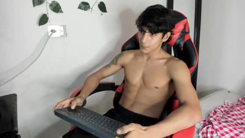 axel_rosse2 online show from November 2025 10:53:02 PM