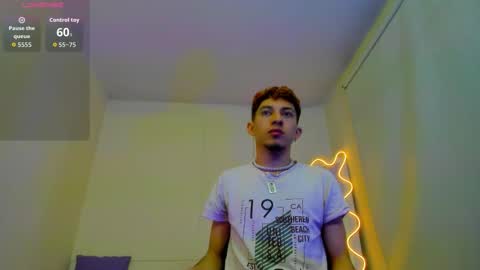 Snapshot of axel_tay1 chatting on October 2025 03:43:02 AM AXEL online show from October 2025 03:43:02 AM