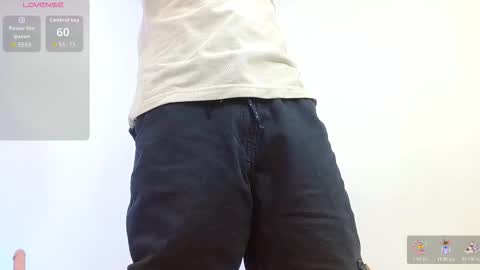 Snapshot of axel_tay1 chatting on November 2025 11:31:02 AM AXEL online show from November 2025 11:31:02 AM