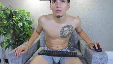 Snapshot of axel_wiliams chatting on November 2025 03:49:02 AM axel online show from November 2025 03:49:02 AM