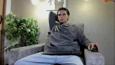 Snapshot of axel_wiliams chatting on December 2025 06:43:02 AM axel online show from December 2025 06:43:02 AM