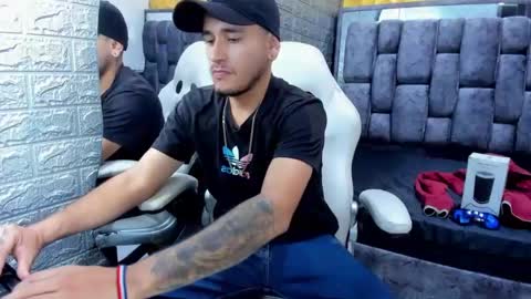 Axell Cross2 online show from February 2025 08:54:02 PM