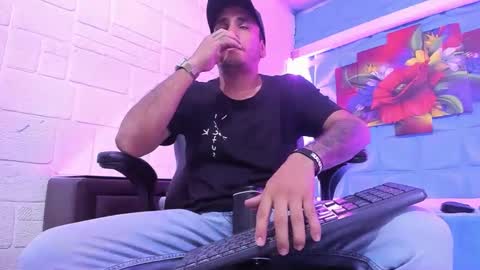 Axell Cross2 online show from October 2025 12:39:02 AM