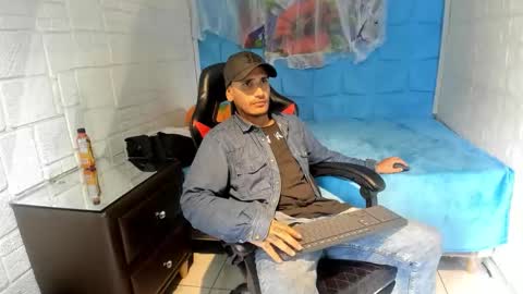 Axell Cross2 online show from October 2025 02:45:02 PM