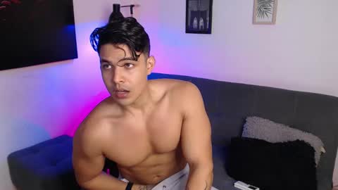 Snapshot of axell_dior chatting on November 2025 05:33:01 PM axell online show from November 2025 05:33:01 PM