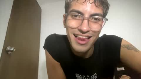 Axel  online show from January 2025 12:35:02 AM