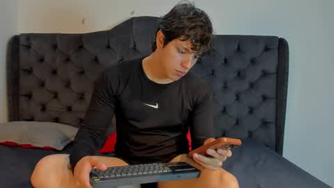 Axel Raven online show from December 2025 07:51:02 PM