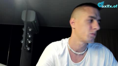 Axl online show from October 2025 12:41:02 AM