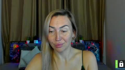 Jully online show from December 2025 07:53:02 PM