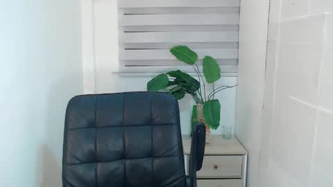 ayalvrs18 online show from February 2025 06:53:02 AM