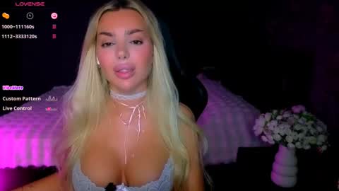 Snapshot of ayla_demir chatting on July 2026 08:00:02 PM Ayla Demir online show from July 2026 08:00:02 PM