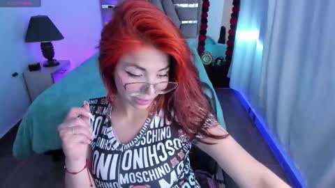 Aylin online show from November 2025 03:00:02 PM