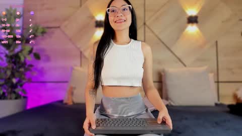 ayllin  online show from October 2025 07:43:01 PM