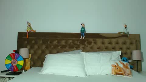 Aylin online show from November 2025 05:06:01 AM