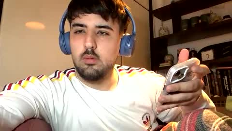 Snapshot of aymimadrdelbich0 chatting on February 2026 10:45:02 AM ApoloArt online show from February 2026 10:45:02 AM