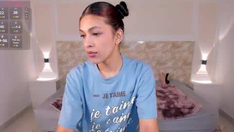 ayshelmoon online show from September 2025 12:06:01 PM