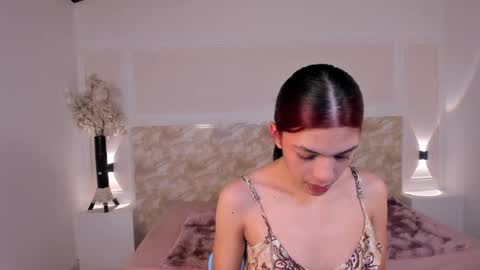 ayshelmoon online show from September 2025 12:51:02 PM