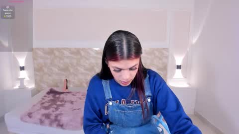 ayshelmoon online show from October 2025 12:59:01 PM
