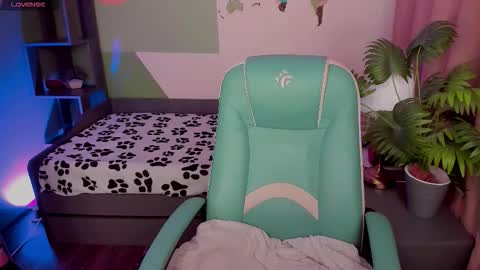 Azaliya online show from November 2025 06:24:02 AM