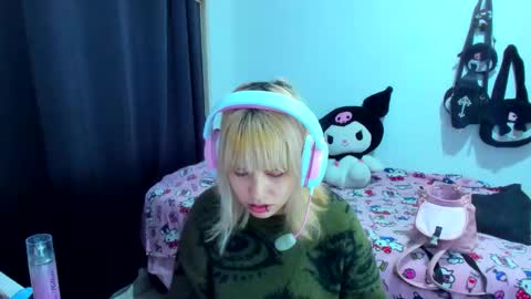 Azu Moure online show from November 2025 04:00:02 AM