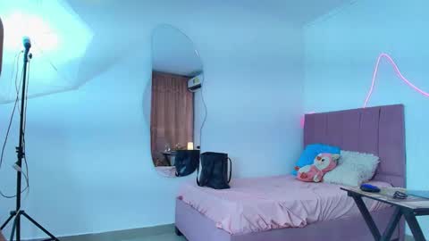 Snapshot of azul_horny chatting on May 2026 10:29:02 PM PRINCESS AZUL. online show from May 2026 10:29:02 PM