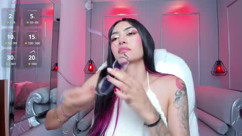 Azura online show from December 2025 07:20:01 PM