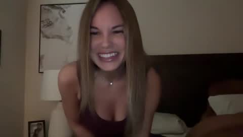 Snapshot of babeb77 chatting on October 2025 08:10:01 PM B online show from October 2025 08:10:01 PM