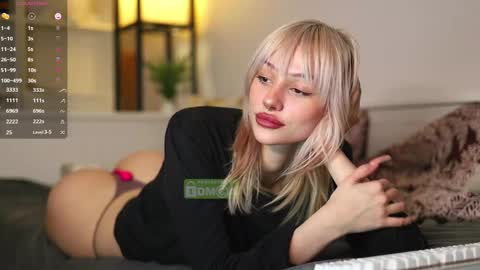 Snapshot of babeholly chatting on March 2025 05:57:02 PM Hey Im your angel Holly online show from March 2025 05:57:02 PM