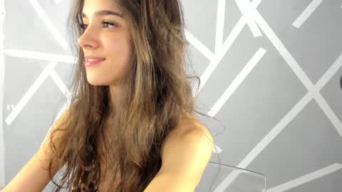 Aylin  online show from December 2024 11:39:01 AM