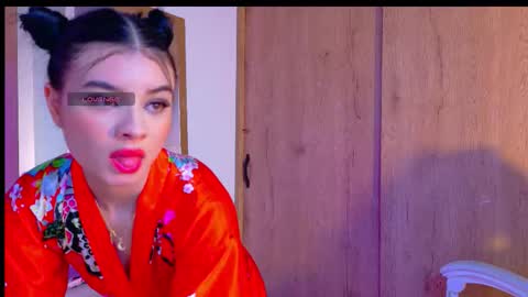 mia online show from December 2025 06:38:01 PM