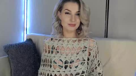 Snapshot of babydollysx chatting on December 2025 04:44:01 PM Kate online show from December 2025 04:44:01 PM