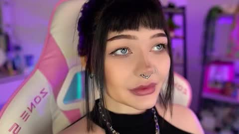 Snapshot of babyroxynill chatting on November 2025 04:09:02 PM Nika online show from November 2025 04:09:02 PM