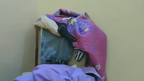 Snapshot of babyyolly chatting on September 2025 01:17:01 AM babyyolly online show from September 2025 01:17:01 AM