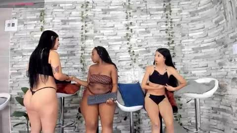 Snapshot of badgirls_000 chatting on November 2025 11:10:02 AM candy and dayan online show from November 2025 11:10:02 AM