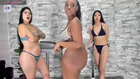 Snapshot of badgirls_000 chatting on November 2025 11:20:02 AM candy and dayan online show from November 2025 11:20:02 AM