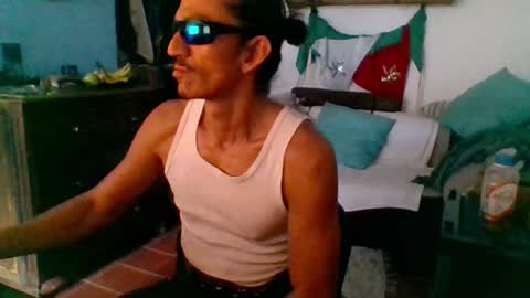 Snapshot of badhombremx chatting on February 2025 03:26:01 PM Mexican livin Off the Wall online show from February 2025 03:26:01 PM