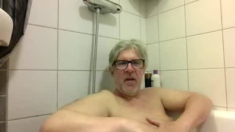 baggelina75 online show from April 2026 08:00:02 PM