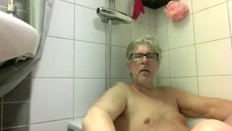 Snapshot of baggelina75 chatting on May 2026 05:31:01 PM baggelina75 online show from May 2026 05:31:01 PM