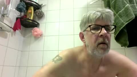 Snapshot of baggelina75 chatting on May 2026 05:32:01 PM baggelina75 online show from May 2026 05:32:01 PM