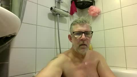 Snapshot of baggelina75 chatting on May 2026 06:26:01 PM baggelina75 online show from May 2026 06:26:01 PM