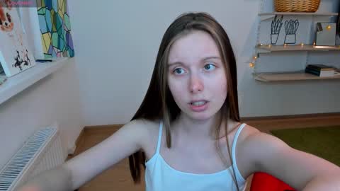 Kira online show from October 2025 01:53:01 PM